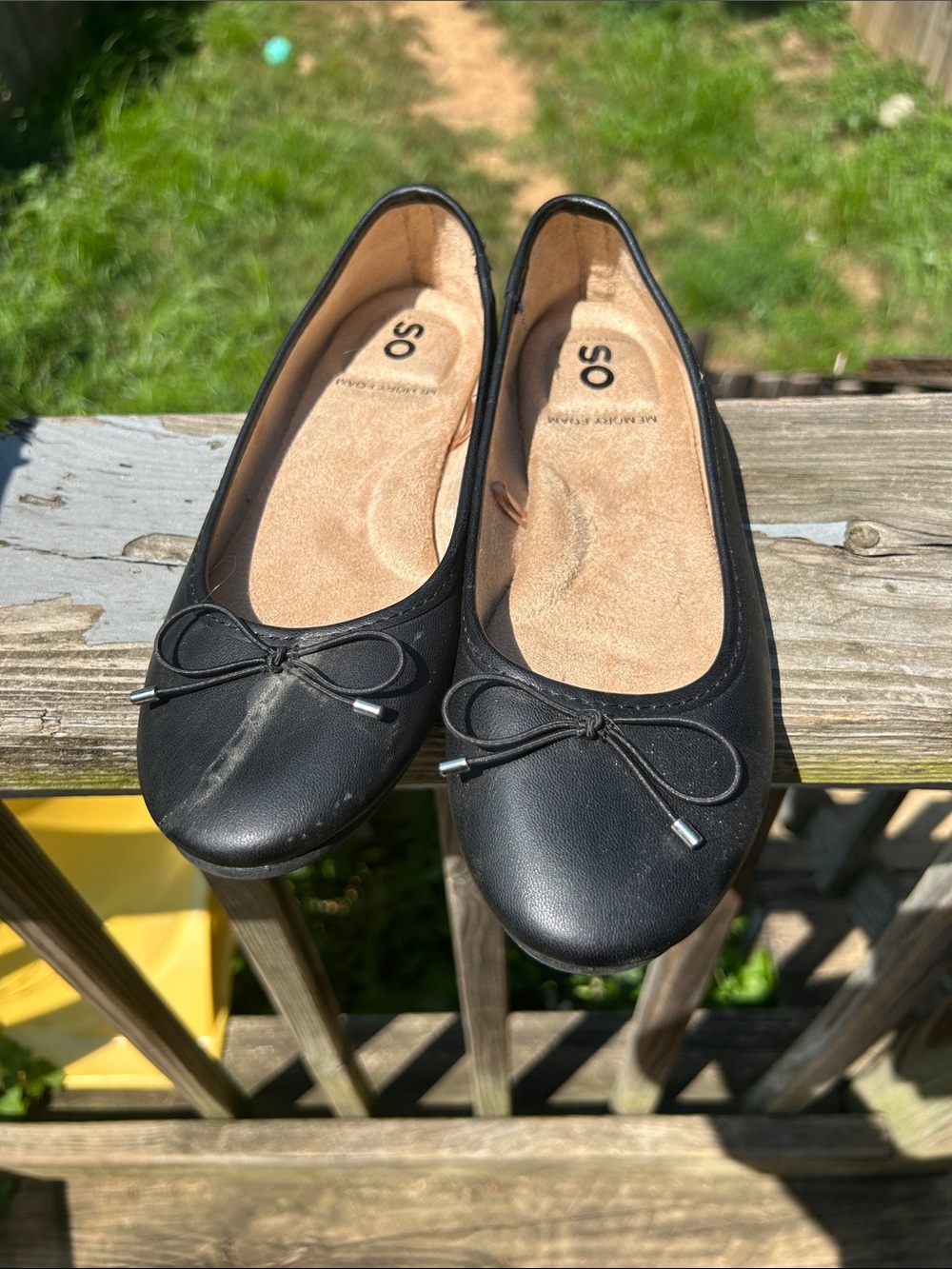 SO Black Round-Toe Ballet Flats with Bow Accent